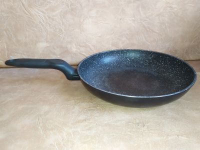 Лот: 6242271. Фото: 1. Сковорода сковородка литая Satoshi... Сковороды и сотейники