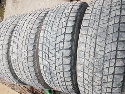 Лот: 13042104. Фото: 1. 235 65 r17 Bridgestone комплект. Шины