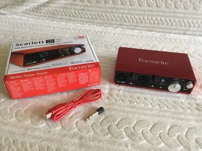 Лот: 14281774. Фото: 1. Звуковая карта Focusrite Scarlett... Микшеры, предусилители, микрофонные эффекты
