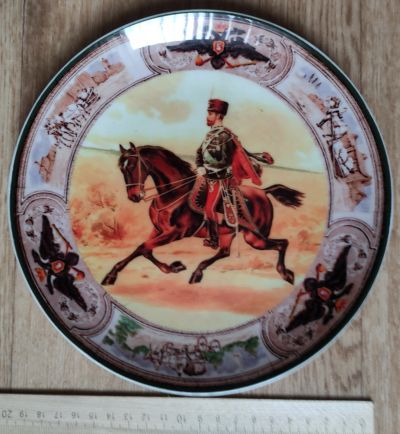 Лот: 17981813. Фото: 1. тарелка Император скачет верхом... Тарелки, блюда, салатники