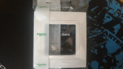 Лот: 12120158. Фото: 1. Рамка Unica Quadro 1 пост белый... Электроустановочные изделия
