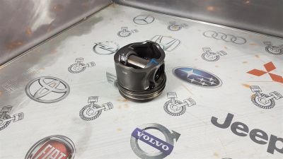 Лот: 23590624. Фото: 1. Поршень Ford Mondeo HJBA 1349797. Двигатель и элементы двигателя