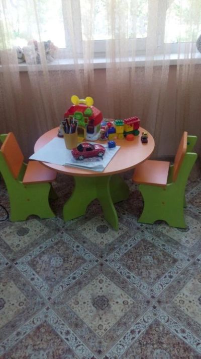 Лот: 7639735. Фото: 1. Детские стол и 2 стула. Столики, стулья, парты