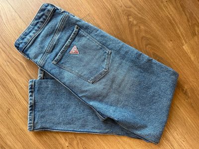 Лот: 25774285. Фото: 1. Джинсы Guess mom fit. Джинсы