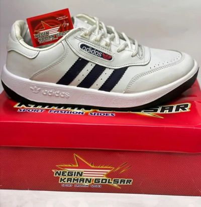 Лот: 20013433. Фото: 1. Кроссовки Adidas белые 90-е. Кеды, кроссовки, слипоны