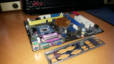 Лот: 7992224. Фото: 1. Материнская плата Asus P5KPL-AM... Материнские платы