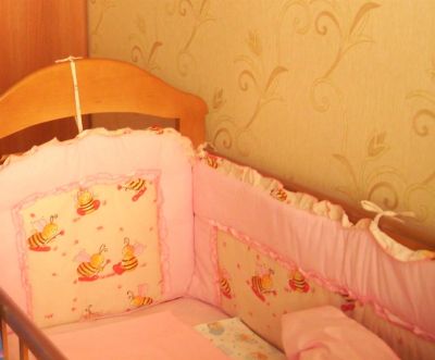 Лот: 3733189. Фото: 1. Бортики в кроватку для девочки. Постельные принадлежности