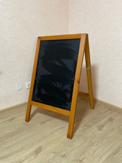 Лот: 18247328. Фото: 1. Штендер меловой 50*70 деревянный. Рекламные материалы и оборудование