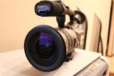 Лот: 12106. Фото: 1. Видеокамера Sony DCR-VX2100E. Видеокамеры