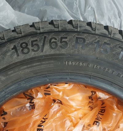 Лот: 25731877. Фото: 1. шины зимние Gislaved 185/65 R15... Шины