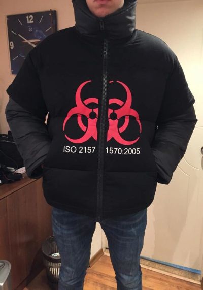 Лот: 11122257. Фото: 1. Куртка Vetements Размер L-XL. Верхняя одежда