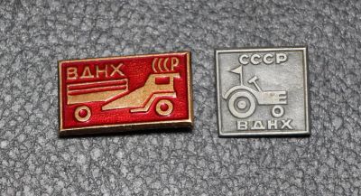 Лот: 9075873. Фото: 1. 2 знака: ВДНХ. (Пл. вднх). Сувенирные