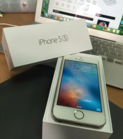 Лот: 7521739. Фото: 1. iPhone 5S 32Gb Gold (Золотой). Смартфоны