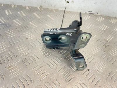 Лот: 25050694. Фото: 1. кронштейн двери Chevrolet Cruze... Двигатель и элементы двигателя