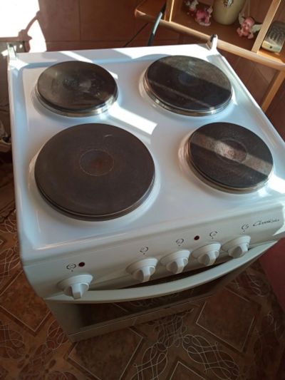 Лот: 16020773. Фото: 1. Плита электрическая Deluxe. Плиты, духовые шкафы, варочные поверхности
