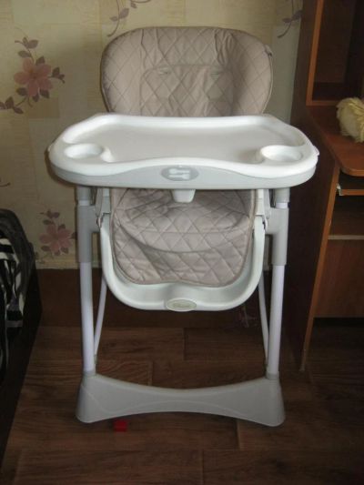 Лот: 5464408. Фото: 1. Стульчик для кормления Happy Baby... Стульчики для кормления