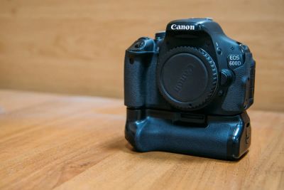 Лот: 12675470. Фото: 1. Canon EOS 600D + EF-S 18-55 III... Цифровые зеркальные