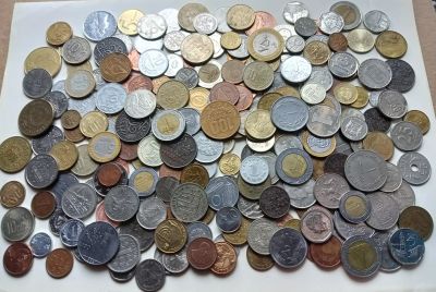 Лот: 10656866. Фото: 1. Иностранные монеты на вес. 1 кг... Наборы монет