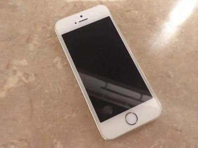 Лот: 10305307. Фото: 1. iPhone 5s 16gb экран и батарейка... Смартфоны