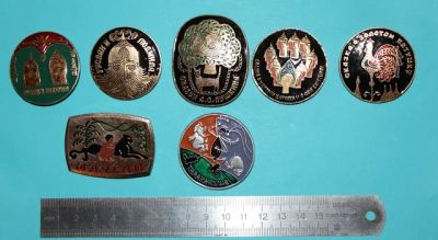 Лот: 7540425. Фото: 1. ПОдборка детских значков: Сказки... Сувенирные