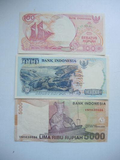 Лот: 21337850. Фото: 1. 3 боны банкноты 100 рупий 1000... Азия