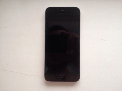 Лот: 10799098. Фото: 1. iPhone 5 black 16gb. Смартфоны