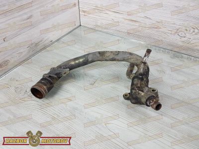 Лот: 23592420. Фото: 1. Патрубок системы охлаждения Isuzu... Двигатель и элементы двигателя