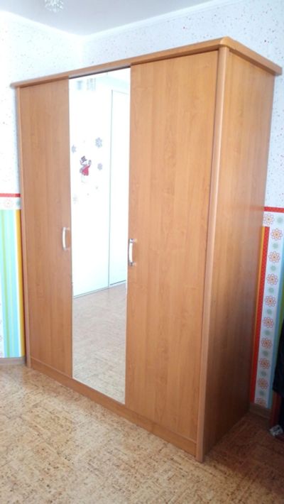 Лот: 16422896. Фото: 1. Шкаф трехстворчатый с зеркалом. Шкафы, шкафы-купе
