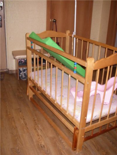 Лот: 8315178. Фото: 1. детская кроватка-маятник, матрац... Детские кровати и кроватки