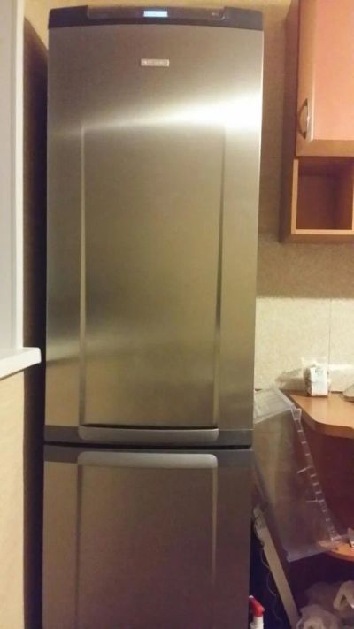 Лот: 5267428. Фото: 1. Холодильник ElectroLux ERF37400X8. Холодильники, морозильные камеры