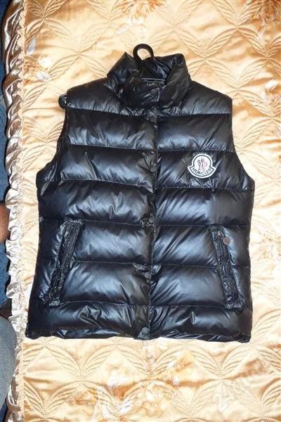 Лот: 1283079. Фото: 1. MONCLER Жилетка. Верхняя одежда