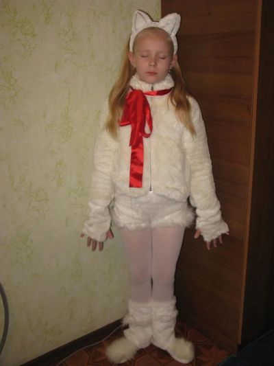 Лот: 3303845. Фото: 1. Новогодний костюм кошечки на девочку. Детские карнавальные, праздничные костюмы
