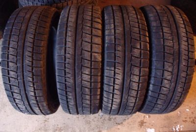 Лот: 6853647. Фото: 1. Зимние шины Bridgestone Revo GZ... Шины