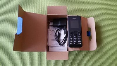 Лот: 11571125. Фото: 1. Nokia 105 Black + зарядное устройство... Кнопочные мобильные телефоны