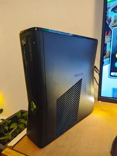 Лот: 24904287. Фото: 1. Xbox 360s прошитый (2 дж. 1 TB... Игровые приставки, консоли