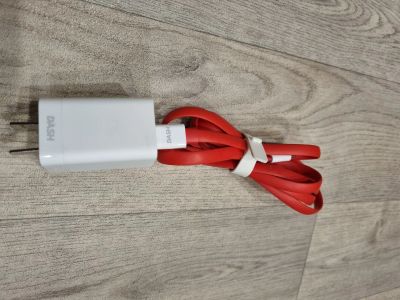 Лот: 17465416. Фото: 1. Зарядное устройство dash charge... Зарядные устройства, блоки питания, адаптеры сетевые для смартфонов