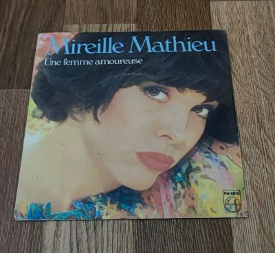 Лот: 25714587. Фото: 1. Mireille Mathieu Une femme amoureuse. Аудиозаписи