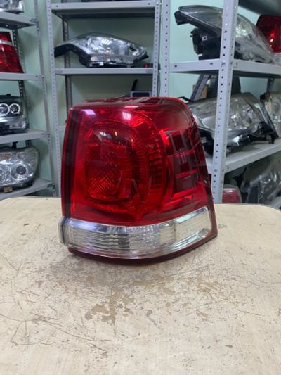 Лот: 25778020. Фото: 1. Задний правый фонарь Toyota Land... Оптика и освещение