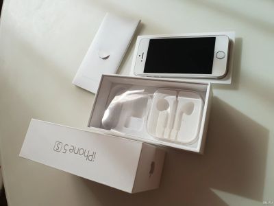 Лот: 13383348. Фото: 1. iPhone 5s 16gb. Смартфоны