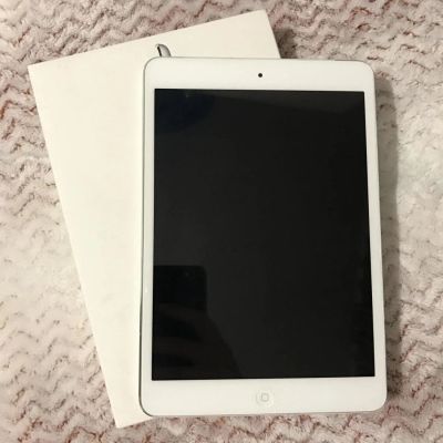 Лот: 9220718. Фото: 1. Ipad mini wifi cell 16gb silver. Планшеты