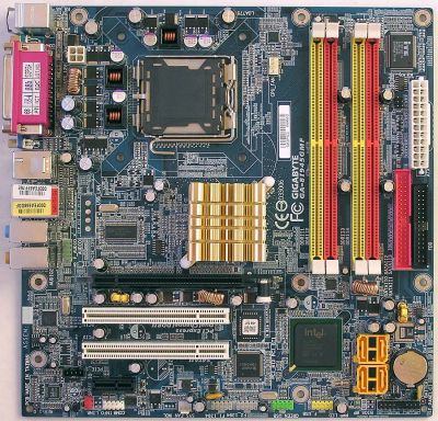 Лот: 10879720. Фото: 1. Материнская плата Gigabyte GA-8I945GMF-RH... Материнские платы