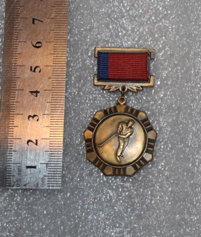 Лот: 25341048. Фото: 1. Знак "Комитет по физ. культуре... Сувенирные банкноты, монеты