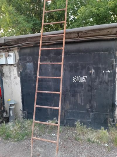 Лот: 25552778. Фото: 1. Железная лестница 340см. Лестницы, перила, балясины
