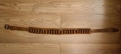 Лот: 24927660. Фото: 1. Патронташ кожаный 12 калибр на... Снаряжение, маскировка