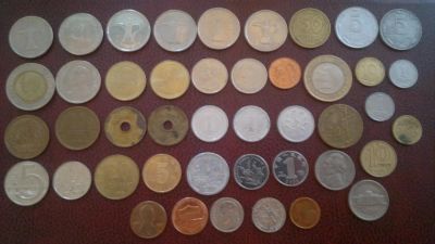 Лот: 4190023. Фото: 1. Набор иностранных монеток 44 шт... Наборы монет