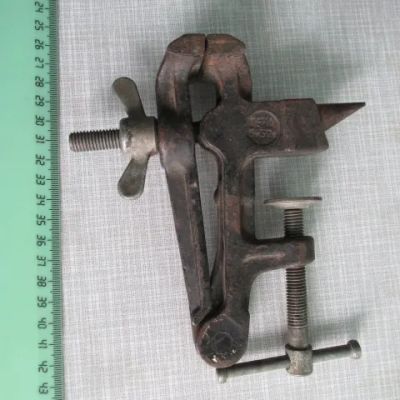 Лот: 17255890. Фото: 1. Тиски малые тисочки ювелирные... Ручной инструмент