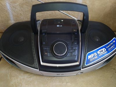 Лот: 20873131. Фото: 1. Магнитола CD MP3 LG SB74 + радио... Музыкальные центры, магнитолы