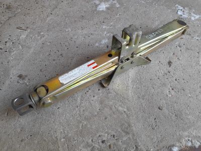 Лот: 20042308. Фото: 1. Домкрат Suzuki. Домкраты