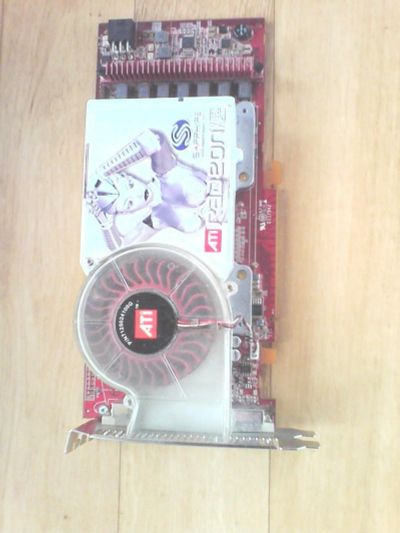 Лот: 9951888. Фото: 1. Radeon X1950XT. Видеокарты