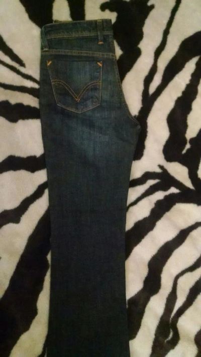 Лот: 9187988. Фото: 1. Джинсы Levi's 26/32 новые обмен. Джинсы